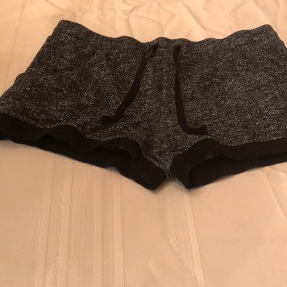 Fabletics Shorts - Picture 4 of 4